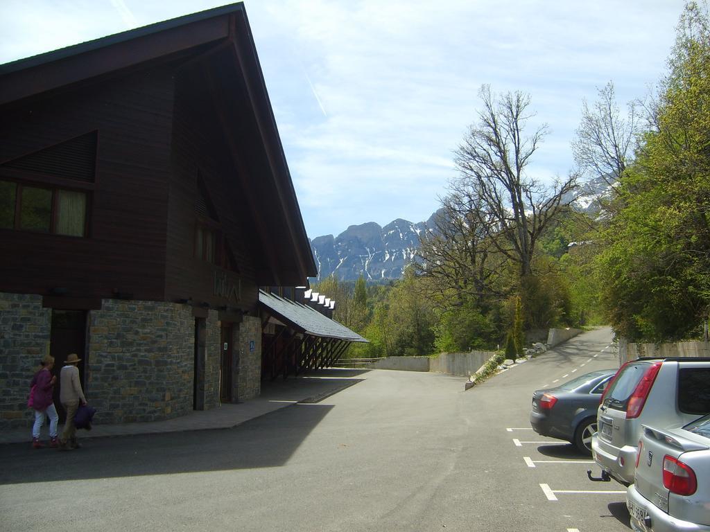 Aparthotel Bubal El Pueyo de Jaca Bagian luar foto