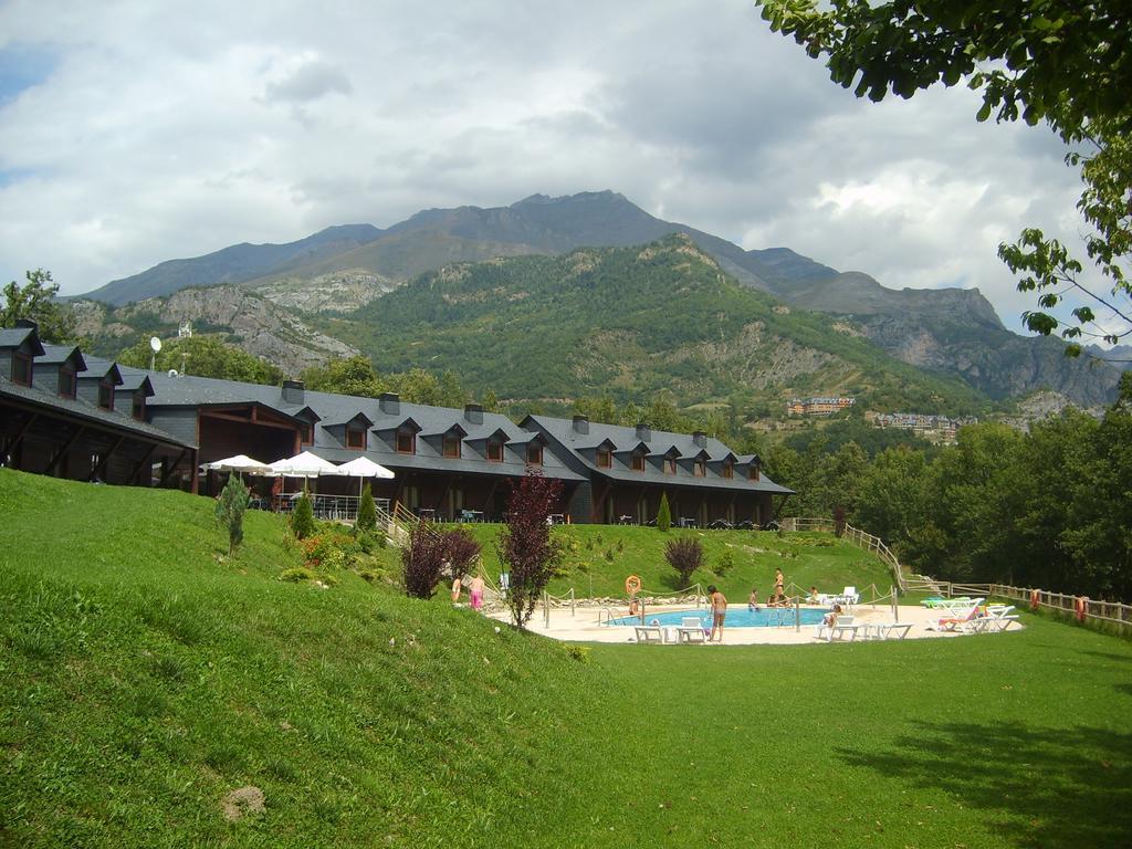 Aparthotel Bubal El Pueyo de Jaca Bagian luar foto