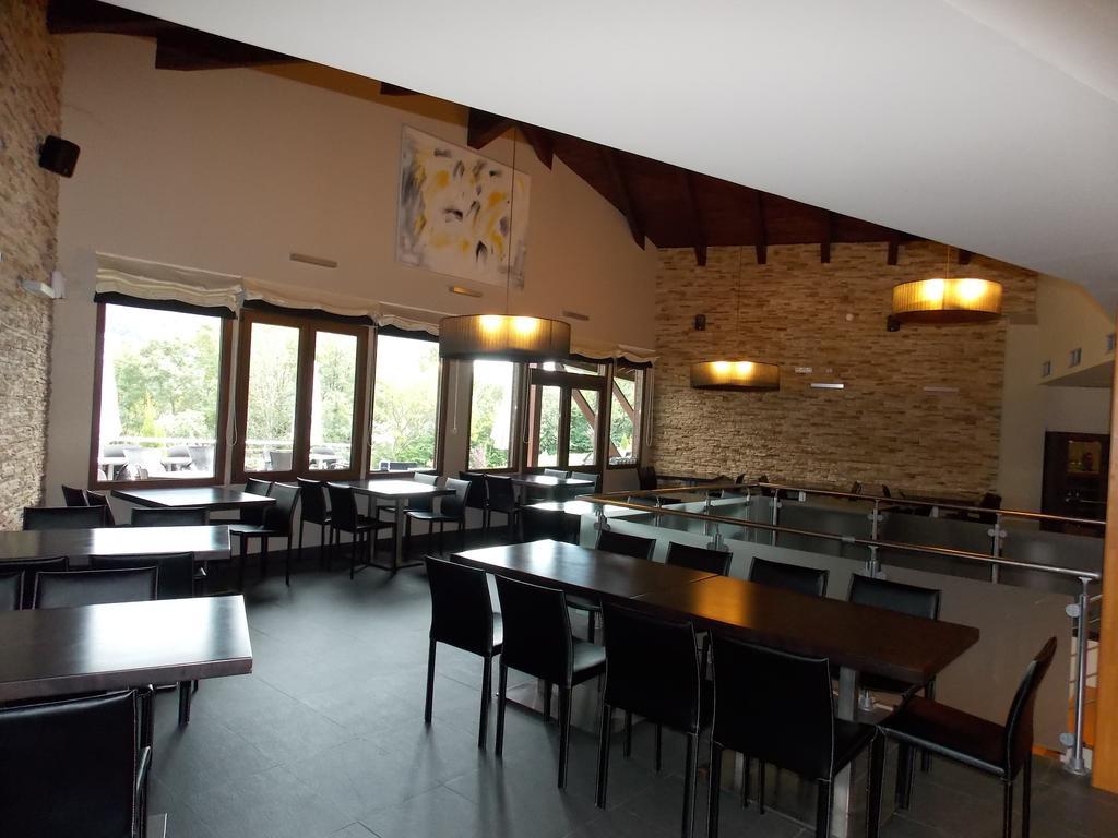 Aparthotel Bubal El Pueyo de Jaca Bagian luar foto