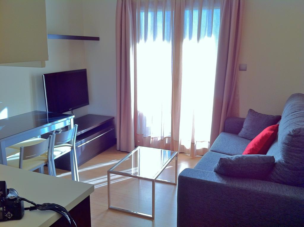 Aparthotel Bubal El Pueyo de Jaca Ruang foto