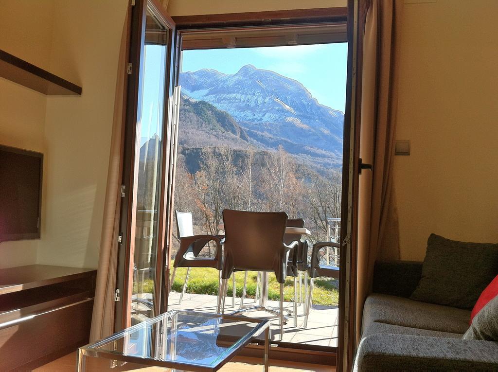 Aparthotel Bubal El Pueyo de Jaca Ruang foto