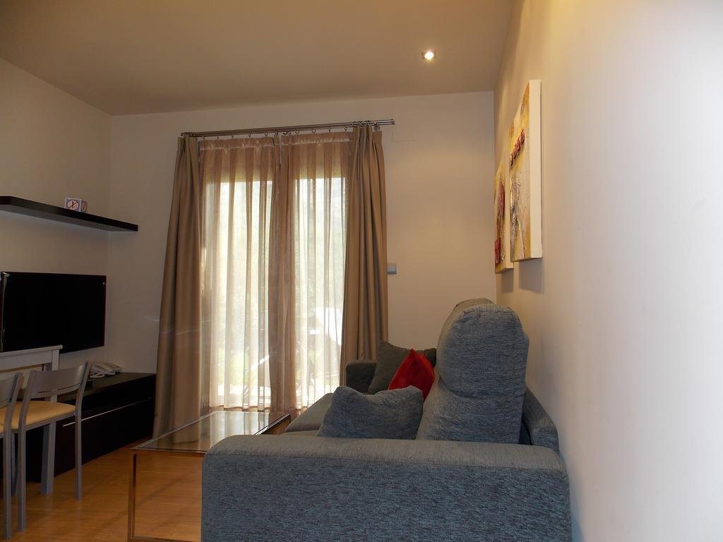 Aparthotel Bubal El Pueyo de Jaca Ruang foto
