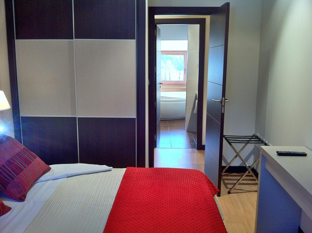 Aparthotel Bubal El Pueyo de Jaca Ruang foto