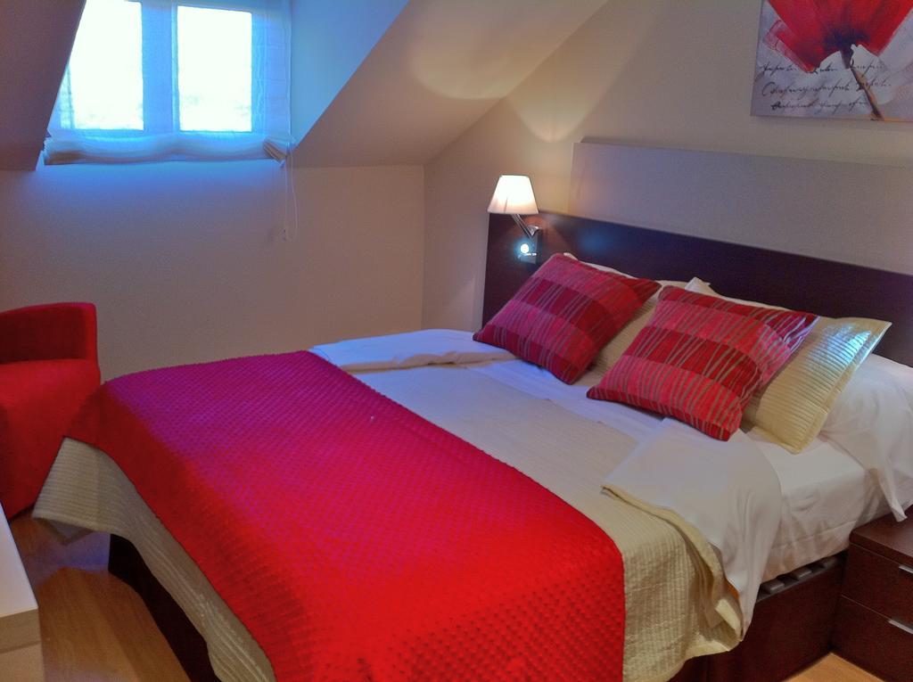 Aparthotel Bubal El Pueyo de Jaca Ruang foto