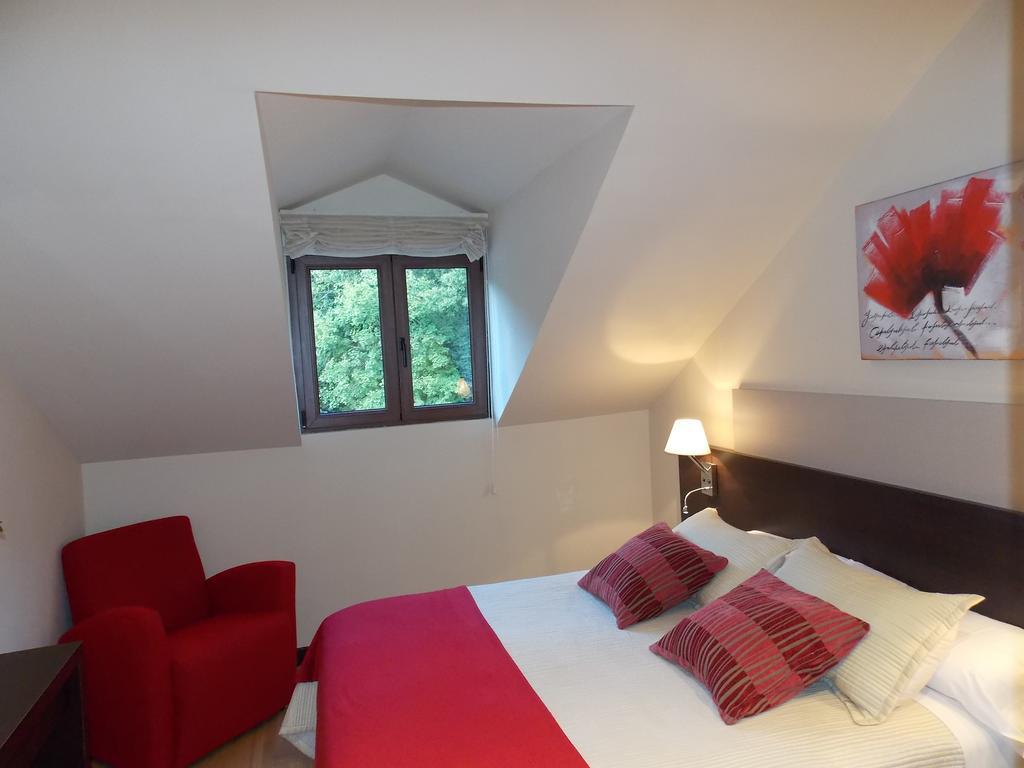 Aparthotel Bubal El Pueyo de Jaca Ruang foto